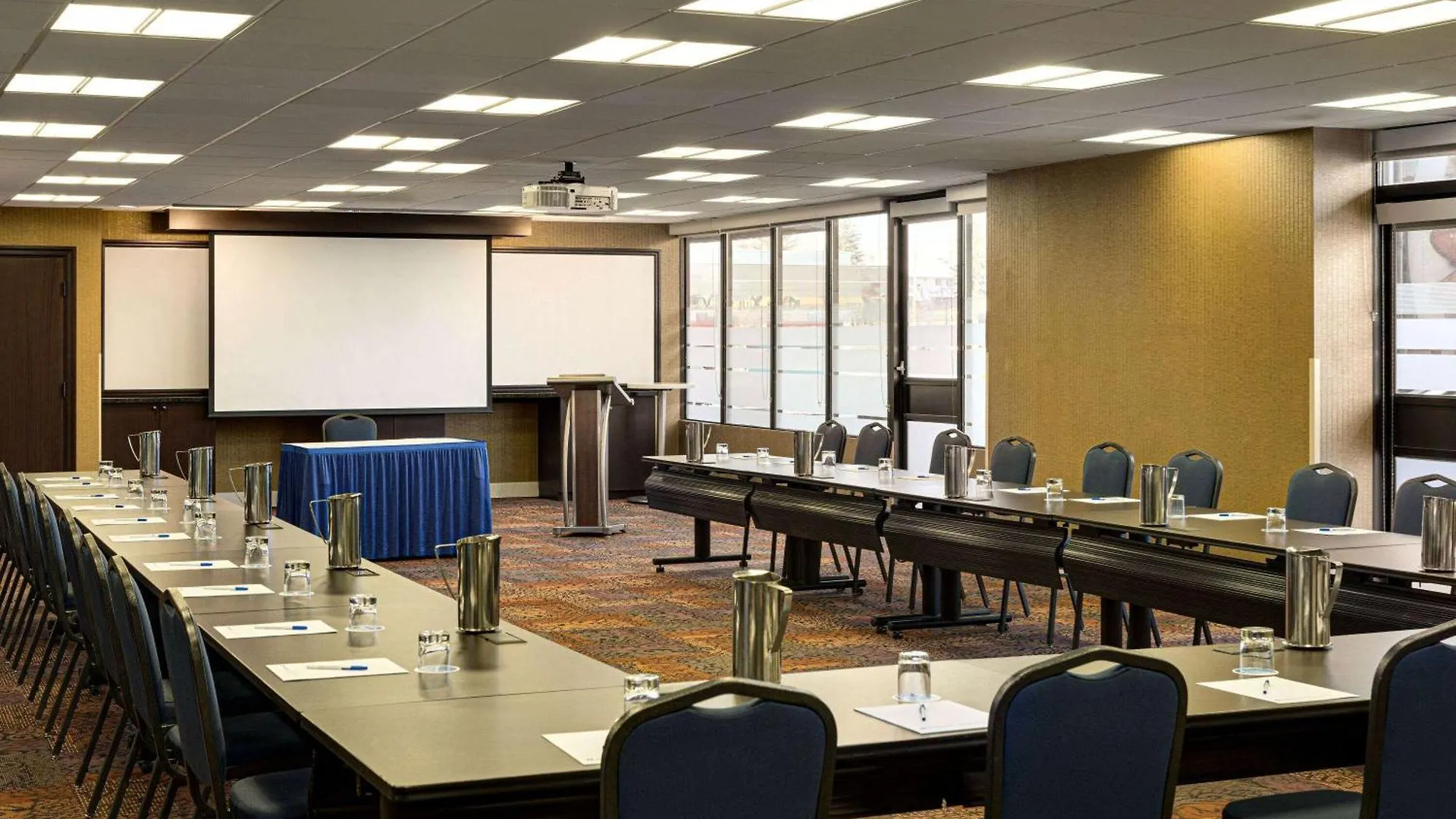 Wyndham Edmonton Hotel And Conference Centre 4*,