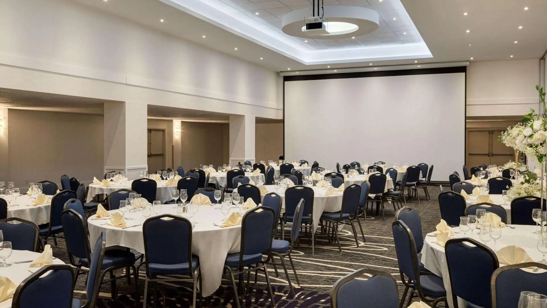Wyndham Edmonton Hotel And Conference Centre Канада
