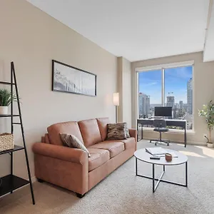heart-of-downtown-spacious-luxury-condo-with-stunning.calgaryhotelsearch.com/